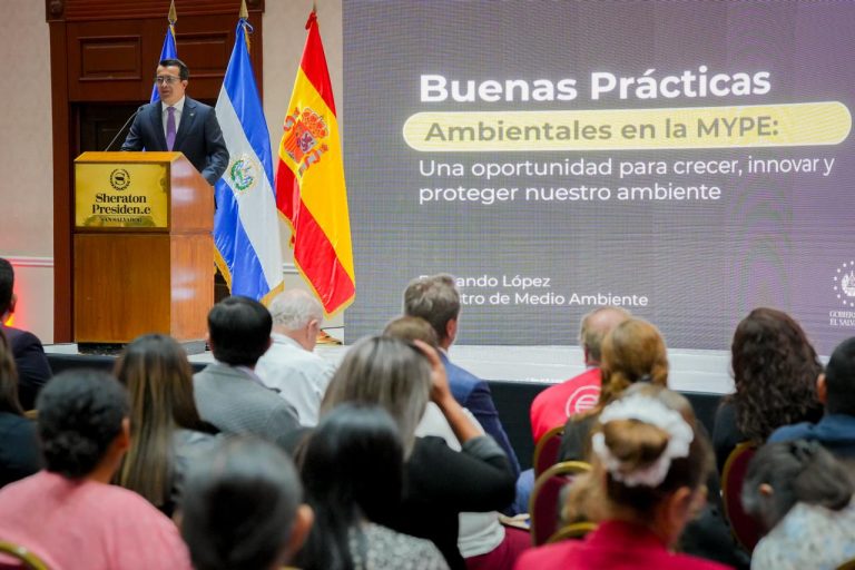 Más de 100 emprendedoras fortalecen sus negocios con diplomado sobre sostenibilidad y gestión ambiental