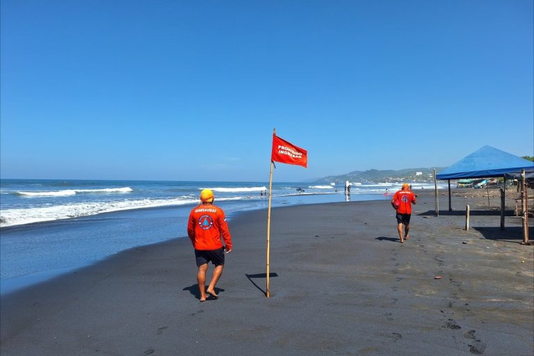 Prevén mareas vivas en la costa salvadoreña para esta semana