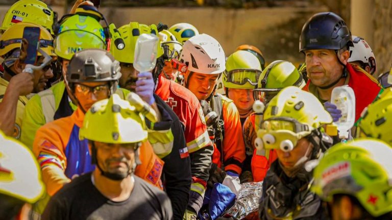 Misión internacional rescata con vida a hombre que permaneció ocho días atrapado tras terremotos en Venezuela