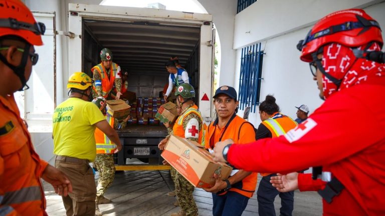 Misión humanitaria salvadoreña entrega alimentos e insumos a familias afectadas por terremotos en Venezuela