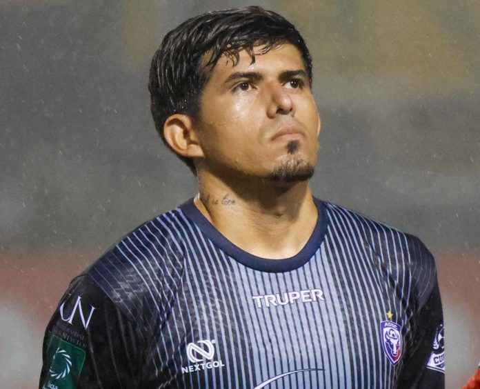Mario saldrá de su equipo. Foto cortesía: AD San Carlos.