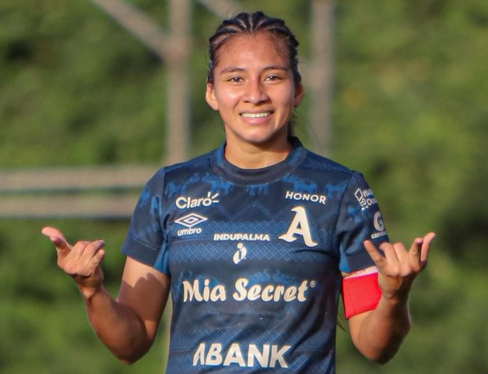 Paola Calderón fue la figura del juego con un triplete. Foto cortesía: Alianza Women.