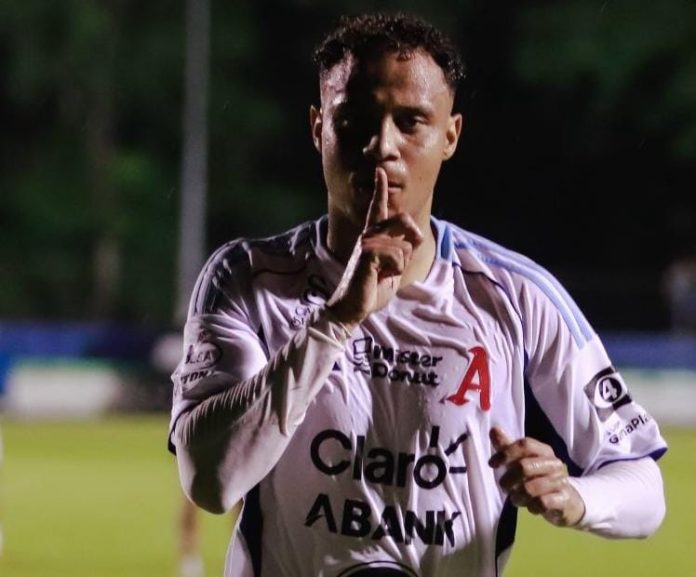 Gustavo Souza silencio a sus críticos en el tercer gol. Foto cortesía: Alianza FC.