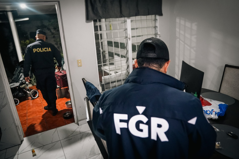 Siete detenidos por fraude informático que habría causado pérdidas de más de $502,000 a distribuidora de bebidas