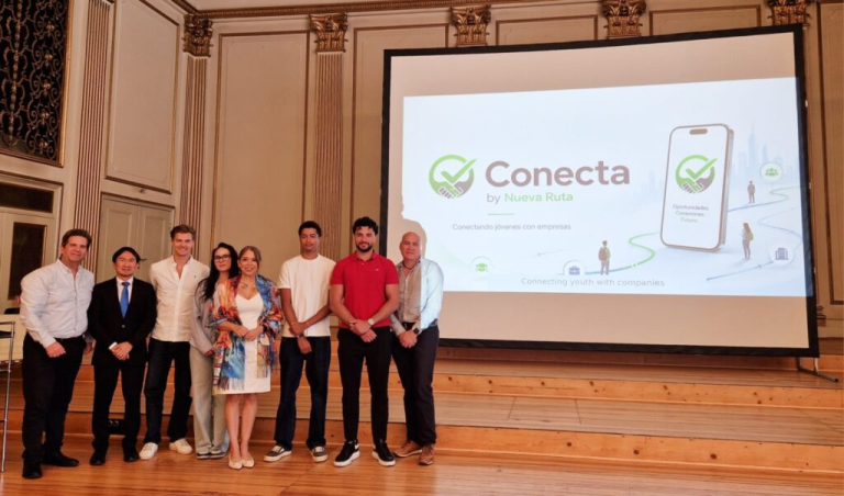 El Salvador promueve innovación laboral con plataforma digital en universidad de Berlín