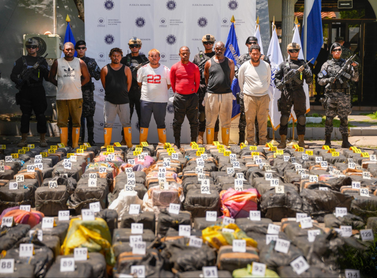 Presentan decomiso de 6.68 toneladas de cocaína incautadas en el Pacífico