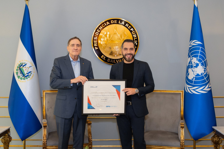 Bukele recibe reconocimiento de la OPS por eliminación del tracoma como problema de salud pública en El Salvador