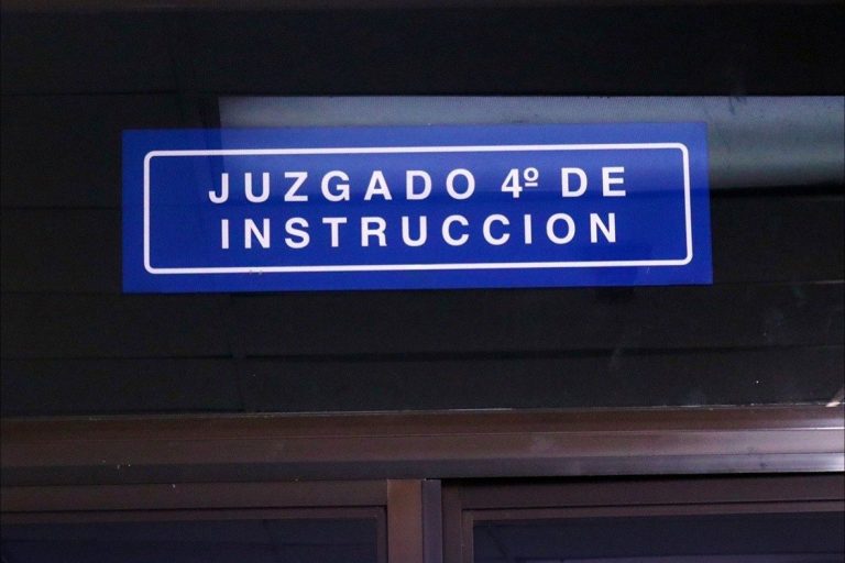 Ordenan captura de empresario acusado de estafa por no entregar uniformes a institución nacional tras pago de $223,216