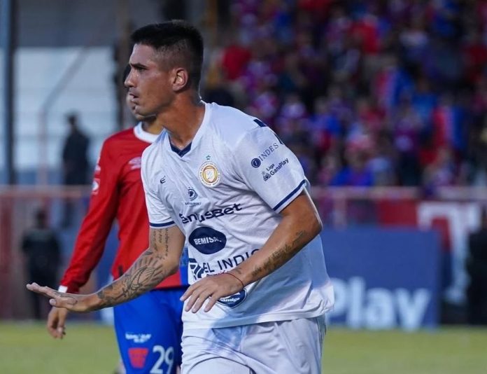 El delantero argentino sigue líder de goleo. Foto cortesía: Isidro Metapán.