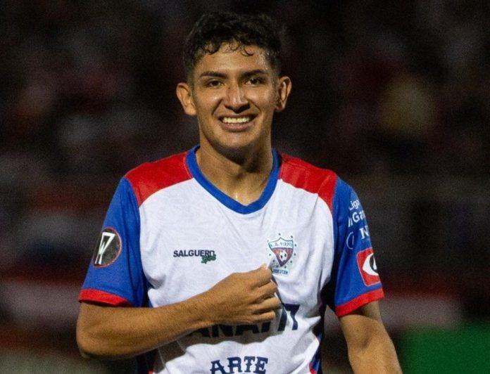 Diego Ortez fue figura. Foto cortesía: Luis Ángel Firpo.