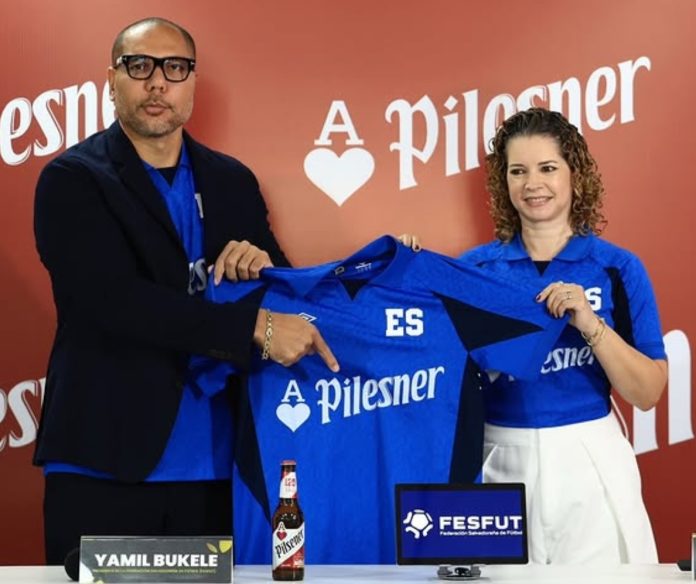 Confirmada la alianza entre Pilsener y La Selecta. Foto cortesía: FESFUT.