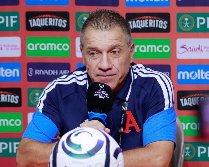 El técnico 'Albo' habló luego de encajar una goleada en la ida. Foto cortesía: Alianza FC.